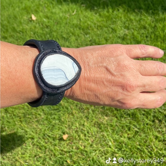 Custom made genuine leather and white Agate set - Picture 3 of 6